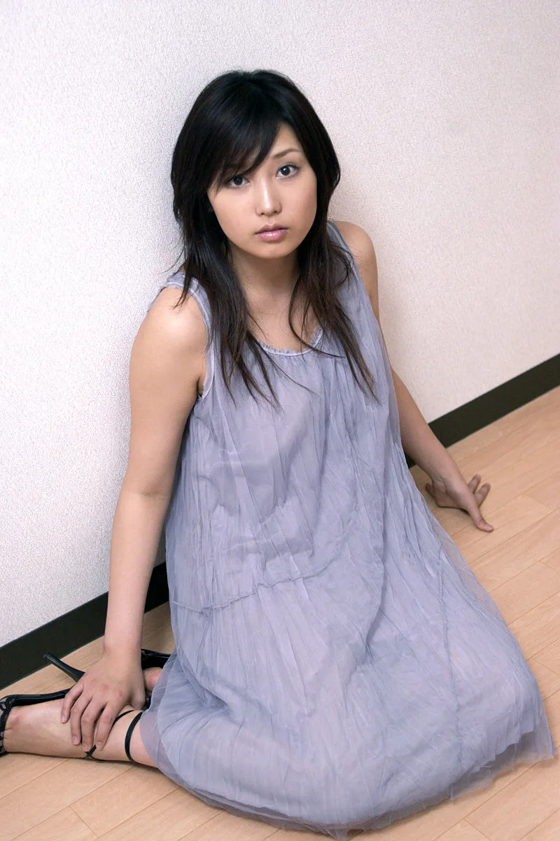 [Mặt trước] Sách ảnh "Chỉ Một Căn Phòng" của Yoko Mitsuya - 24